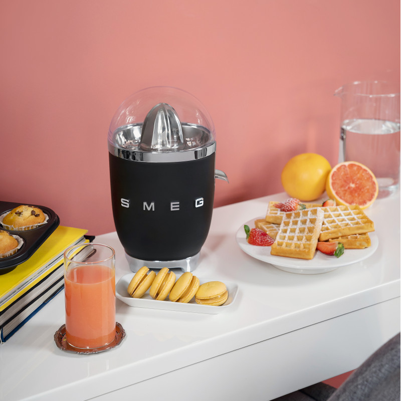 Presse-agrumes SMEG CJF01BLMEU